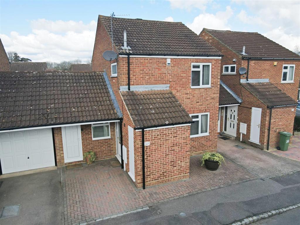 Granes End, Great Linford, Milton Keynes 4 bed link detached house £