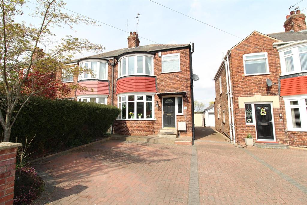 Westfield Rise, Hessle 3 bed semidetached house for sale £285,000