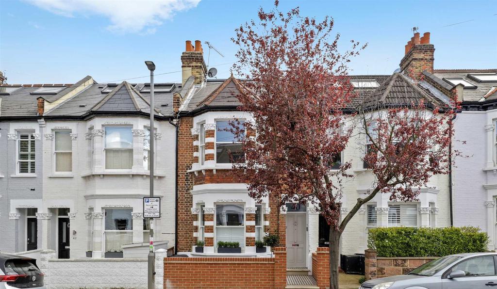 Rotherwood Road, Putney 2 bed flat £795,000