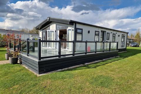 3 bedroom mobile home for sale - Broadway Lane, South Cerney, Cirencester, GL7 5UQ