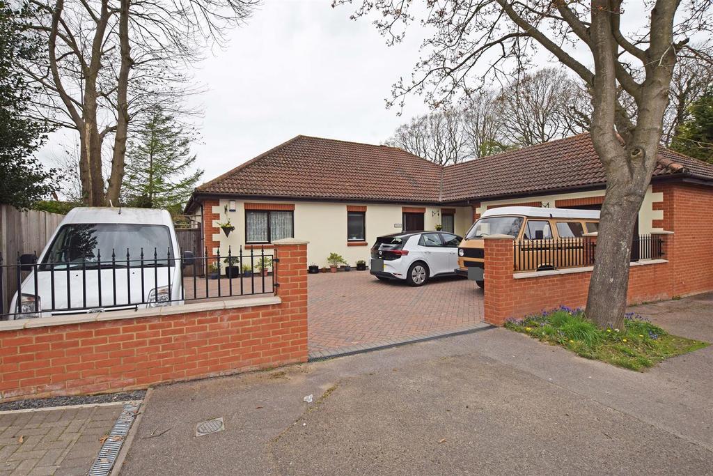 Hawbeck Road, Gillingham 4 bed detached bungalow £575,000