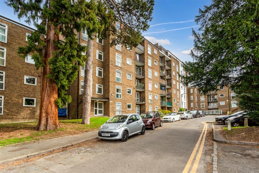 Westmoreland Drive, Sutton 1 bed apartment £200,000