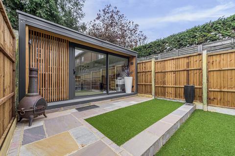 5a Warren Close, Esher, KT10 9RU