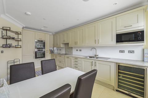 5a Warren Close, Esher, KT10 9RU
