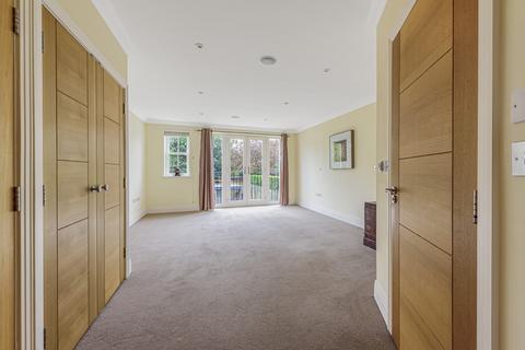 5a Warren Close, Esher, KT10 9RU