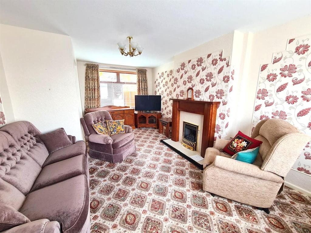 St. Johns Road, Biddulph, StokeOnTrent 3 bed semidetached house £