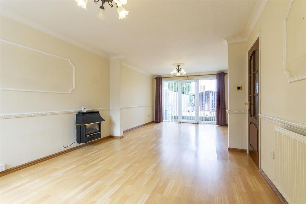 Norfolk Avenue, Grassmoor, Chesterfield 3 bed semidetached house £