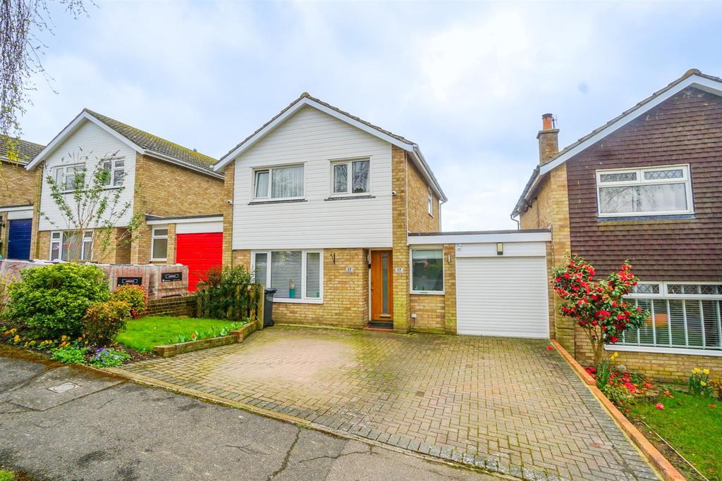 Baird Drive, Hastings 3 bed link detached house £420,000