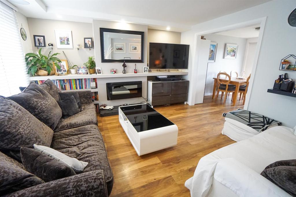 Baird Drive, Hastings 3 bed link detached house £420,000