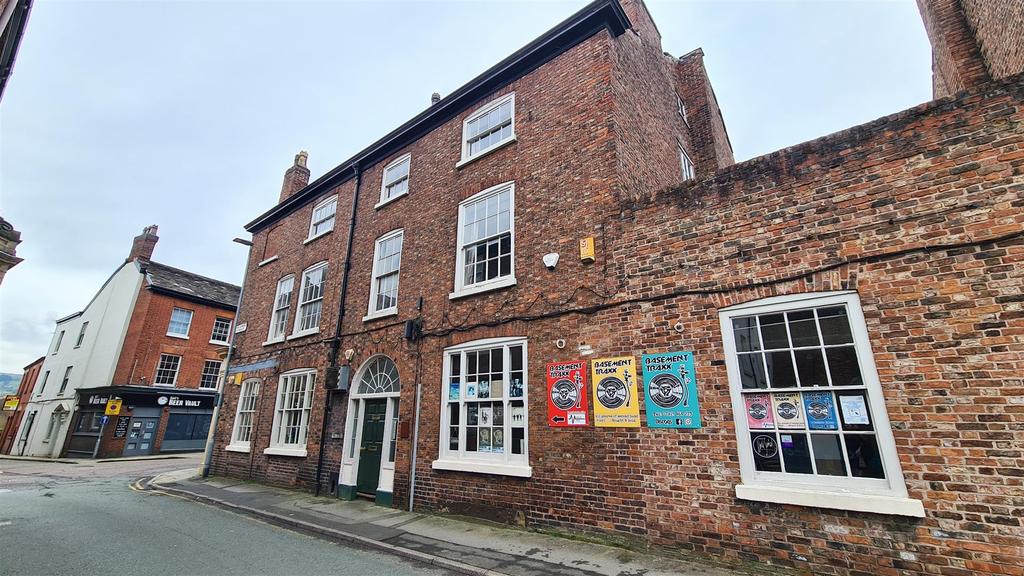 King Edward Street, Macclesfield 3 bed apartment £1,100 pcm (£254 pw)