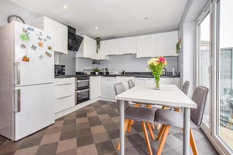 5 Aspen Close, Willerby, Hull, HU10 6FR