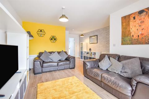 5 Aspen Close, Willerby, Hull, HU10 6FR