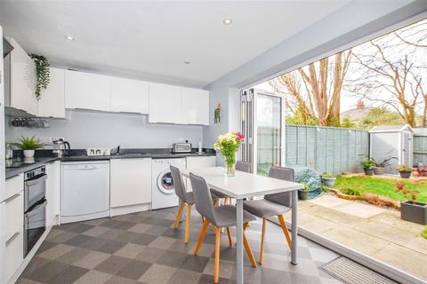 5 Aspen Close, Willerby, Hull, HU10 6FR