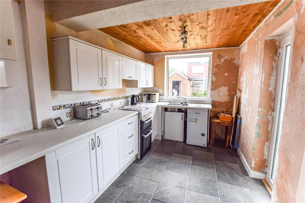 Sunningdale Drive, Salford, M6 3 bed semidetached house £220,000