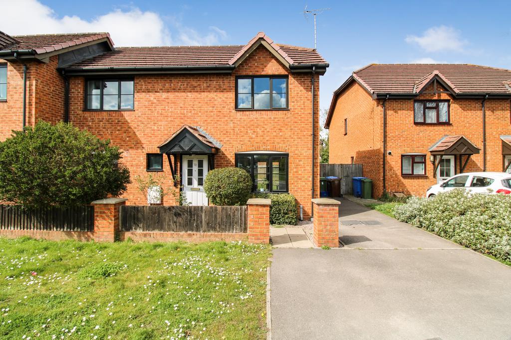 Whetstone Road, Farnborough, GU14 3 bed semidetached house £435,000