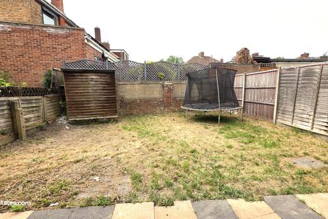 3 bedroom semi-detached house to rent, Warren Crescent, LONDON N9