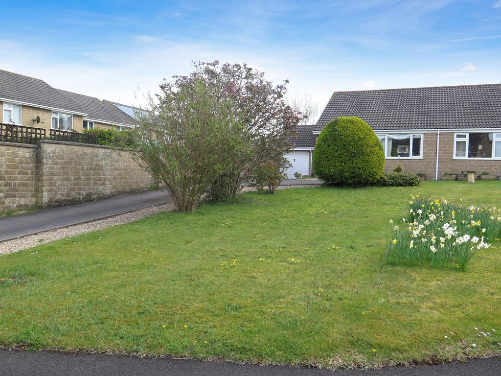 Wheeler Grove, Wells, BA5 2 bed bungalow £285,000
