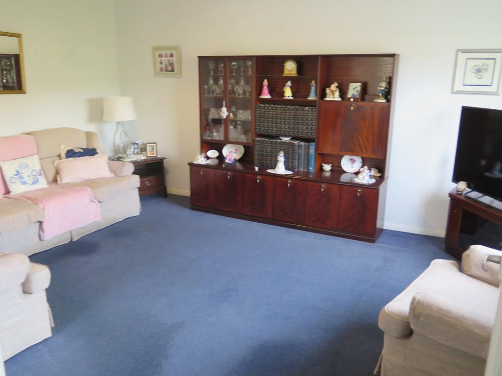 Wheeler Grove, Wells, BA5 2 bed bungalow £285,000