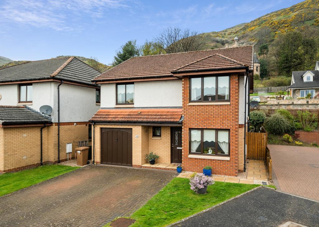 Clifford Park, Menstrie, Stirling... 4 bed detached house £275,000