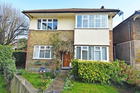 33 Lancaster Close, Kingston Upon Thames, KT2 5NJ