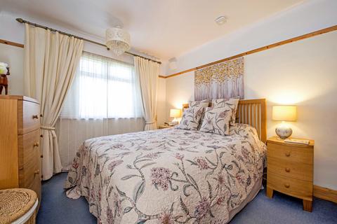 33 Lancaster Close, Kingston Upon Thames, KT2 5NJ