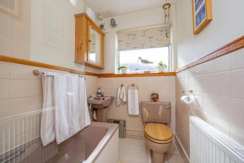 33 Lancaster Close, Kingston Upon Thames, KT2 5NJ