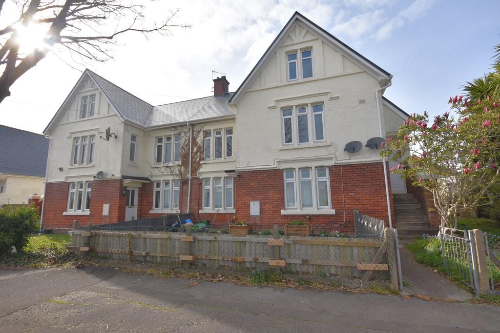 Jenner Road, Barry 3 bed £875 pcm (£202 pw)