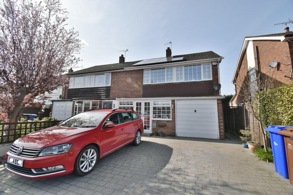 Raven Road, Yoxall, BurtononTrent 3 bed semidetached house £325,000