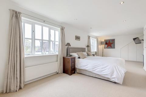 44 Oaken Lane, Claygate, Esher, KT10 0RG