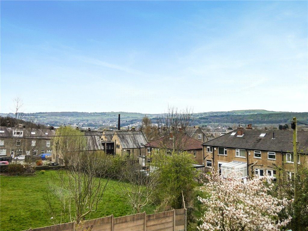 Priestthorpe Road, Bingley, West Yorkshire 3 bed semidetached house