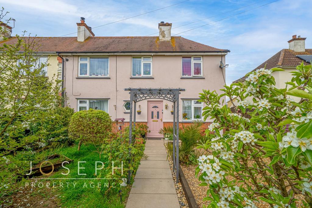 Harwich Road, Mistley, Manningtree, CO11 3 bed semidetached house £