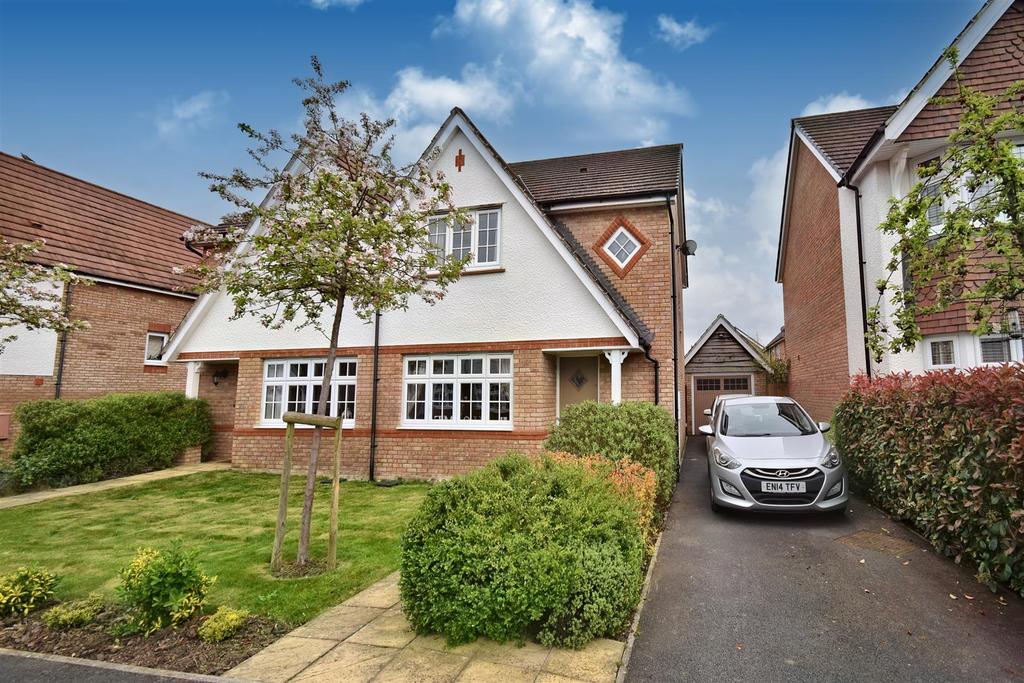 Bridge Keepers Way, Sellars Bridge 3 bed semidetached house £330,000