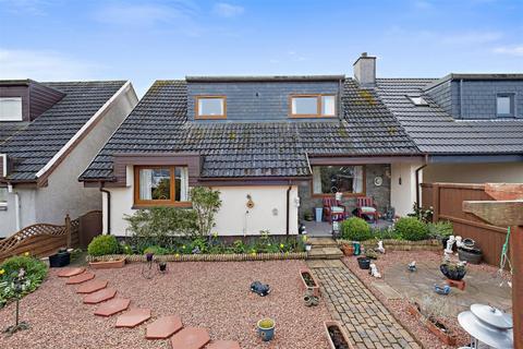 21 Castle Drive, Lochyside, Fort William, PH33 7NR