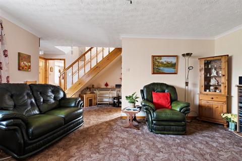 21 Castle Drive, Lochyside, Fort William, PH33 7NR