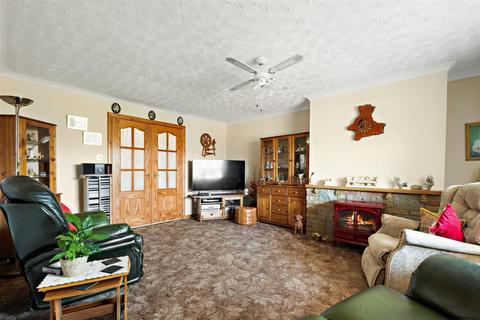 21 Castle Drive, Lochyside, Fort William, PH33 7NR