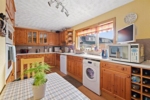 21 Castle Drive, Lochyside, Fort William, PH33 7NR