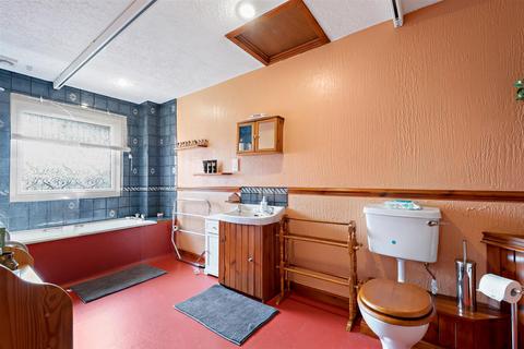 21 Castle Drive, Lochyside, Fort William, PH33 7NR