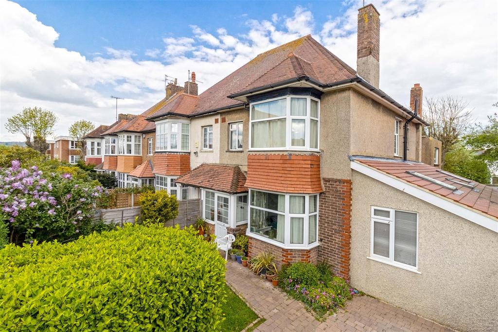 Victoria Road, Worthing 5 bed semidetached house £600,000