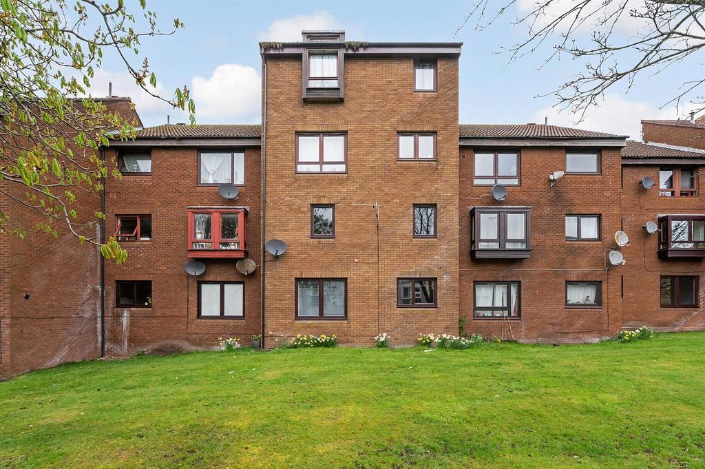 72 Canon Lynch Court, Dunfermline, KY12 8AU 2 bed £100,000