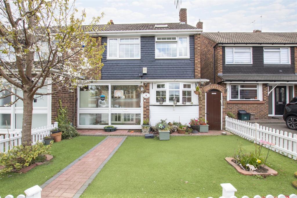 Prospect Road, Cheshunt 3 bed semidetached house £475,000