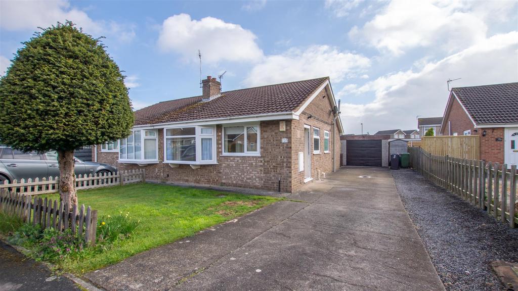 Minster Close, Wigginton, York, YO32 2 bed bungalow - £850 pcm (£196 pw)