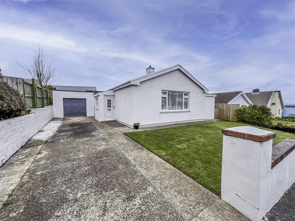 21 Douglas James Way, Haverfordwest 3 bed bungalow £280,000