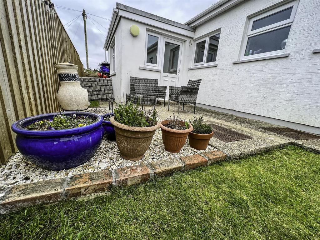 21 Douglas James Way, Haverfordwest 3 bed bungalow £280,000