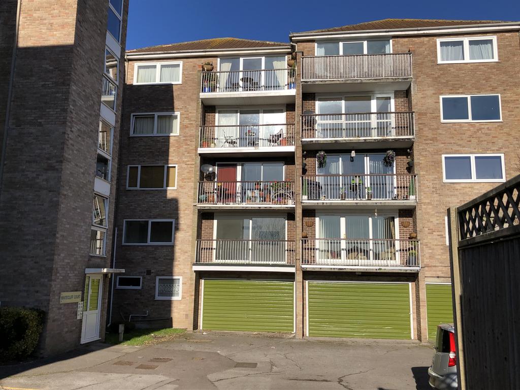 Gale Moor Avenue, Gosport PO12 2 bed apartment £177,500