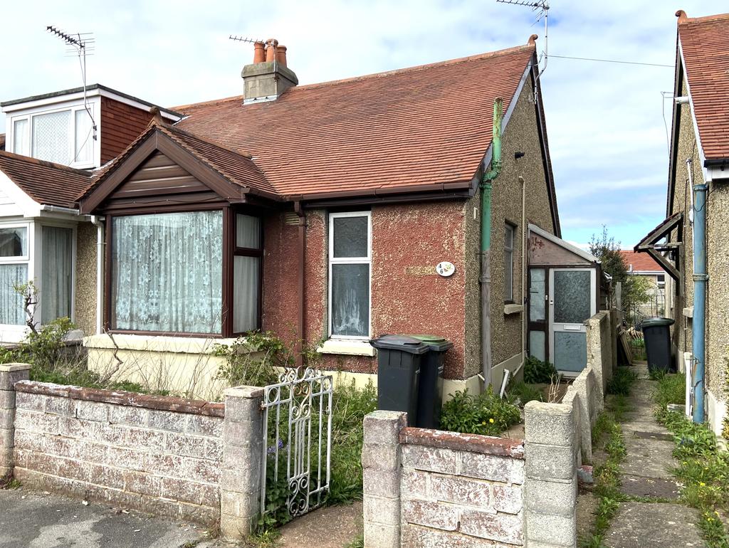 Southcroft Road, Gosport PO12 2 bed semidetached bungalow £200,000