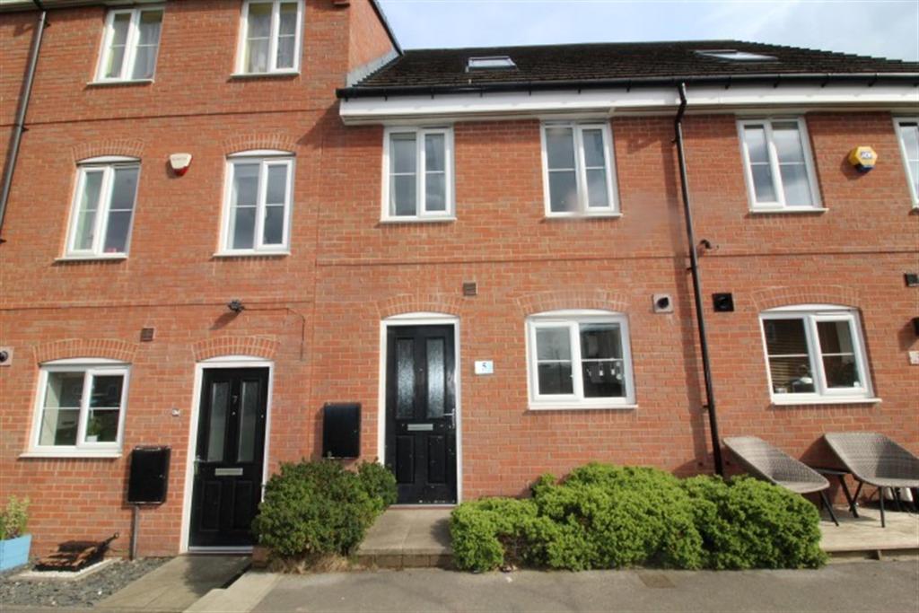 Halliday Court, Thornbury, Bradford... 3 bed terraced house £850 pcm