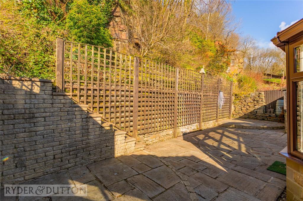 Rear Patio Garden:
