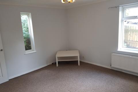 3 bedroom end of terrace house to rent - The Camellias