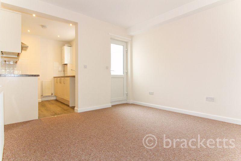 Holmewood Road, Tunbridge Wells 2 bed terraced house £1,250 pcm (£288 pw)