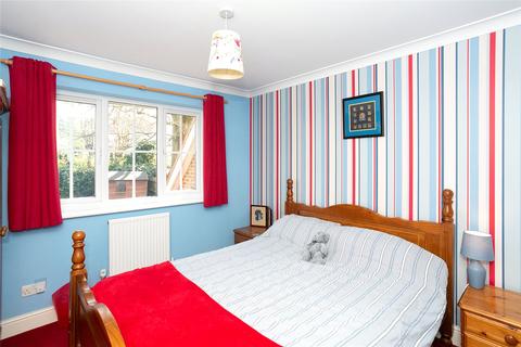 4 bedroom detached house for sale - Beechcroft Road, Bushey, Hertfordshire, WD23
